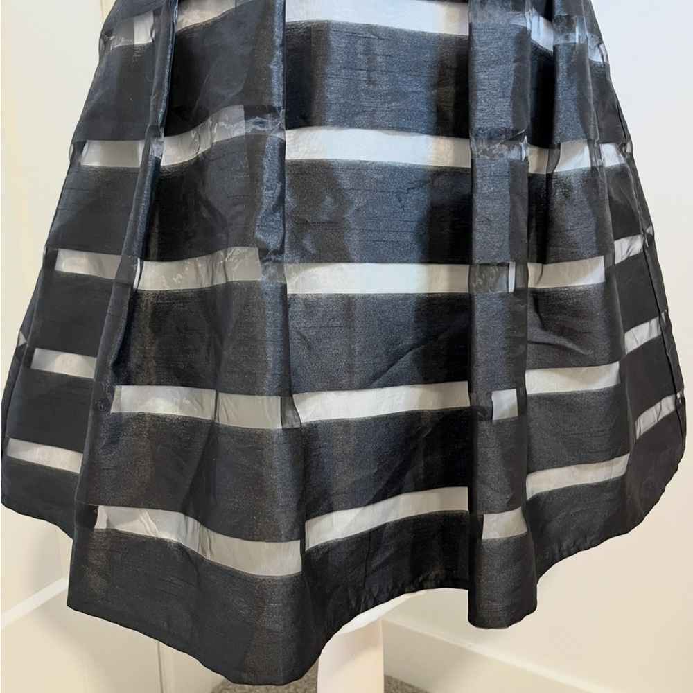 Xscape Black and Silver Crinoline Dress - Size 4 - FREE SHIPPING on Bundles $95+ - Picture 11 of 13